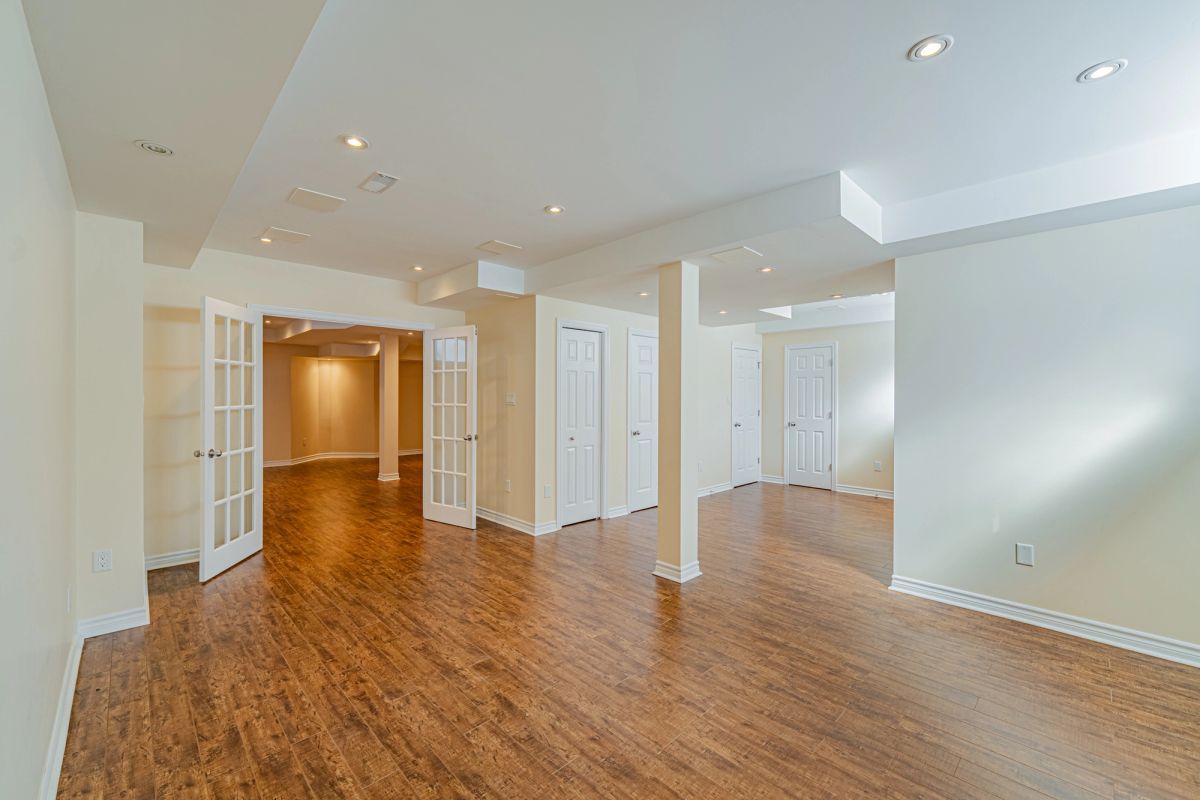 302 Laughlin Circle