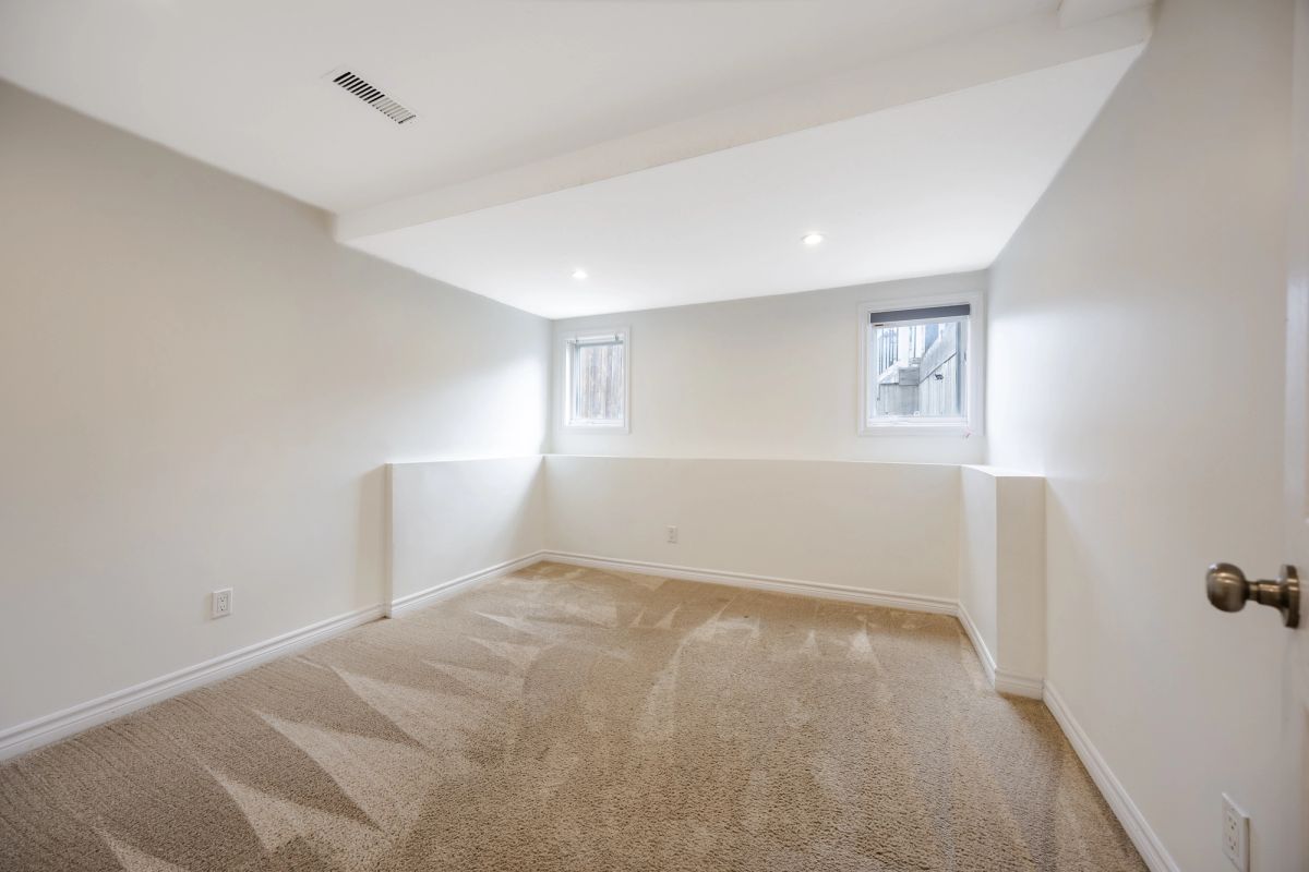 89 Gray Crescent