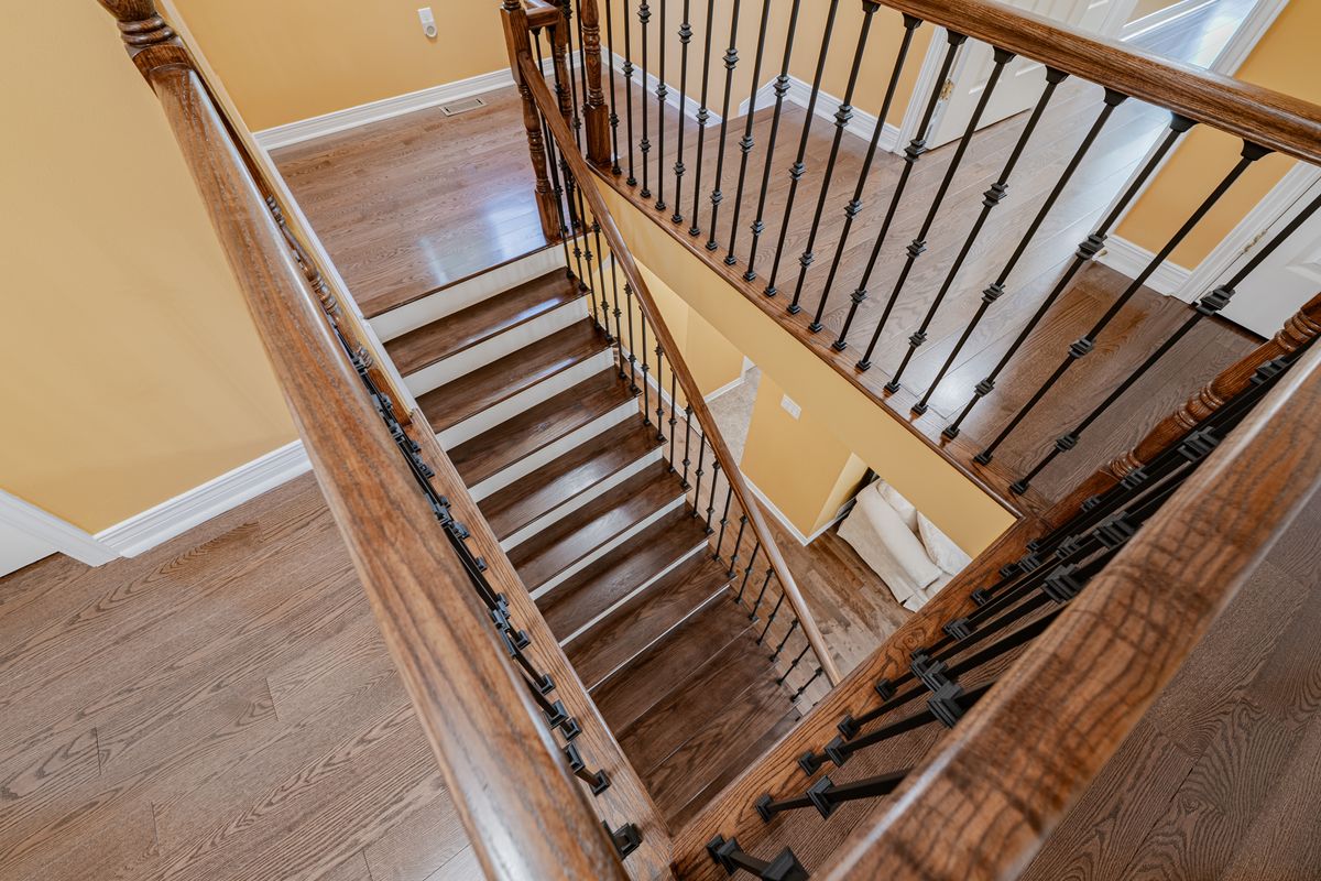 5 Thunderbird Crescent