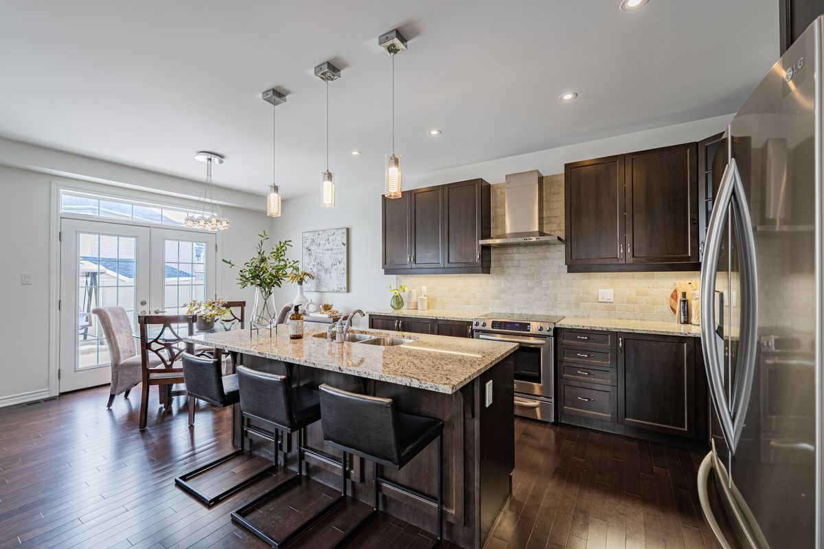 572 Dundonald Dr