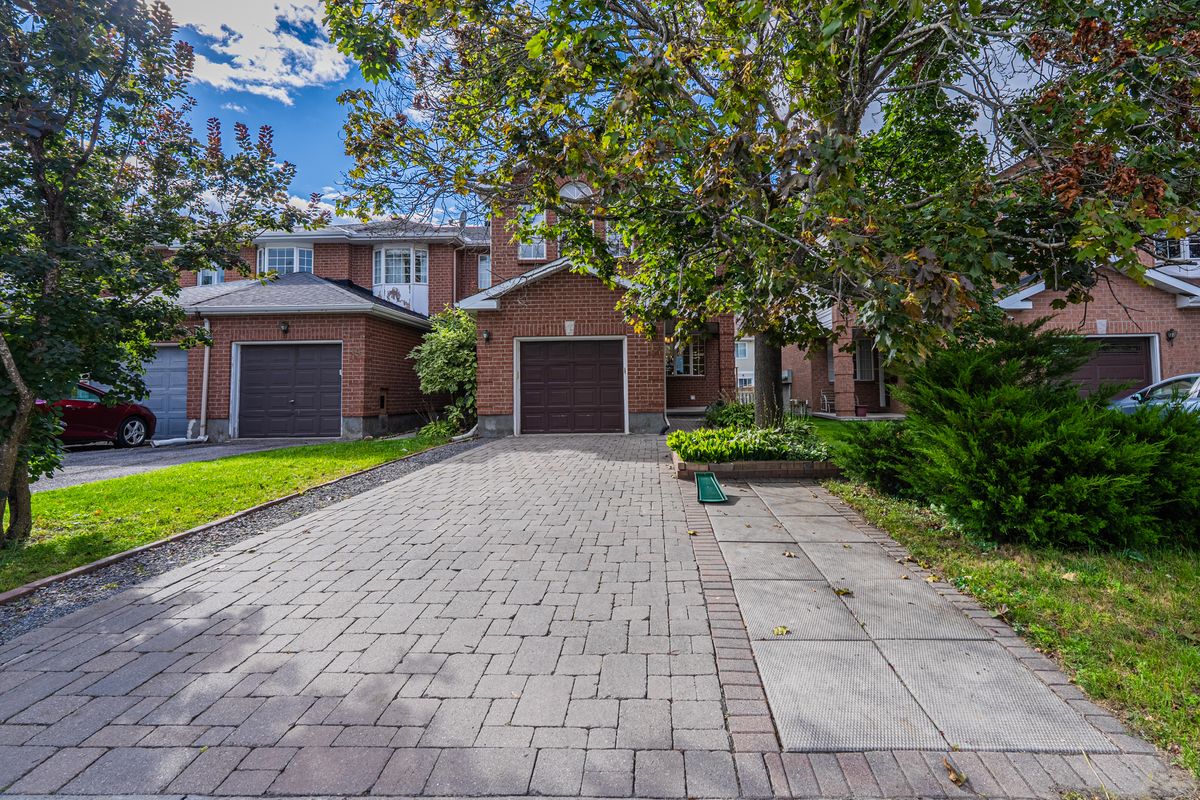 12 Angus Dr