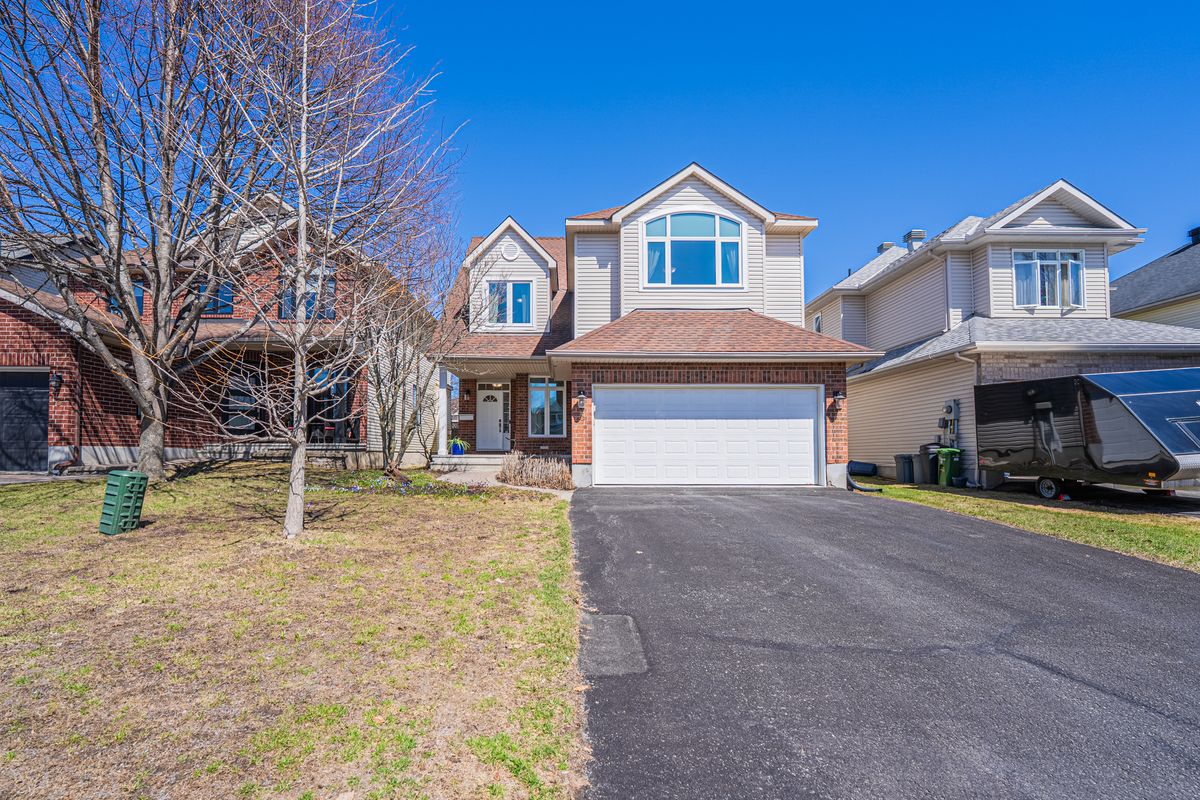 5 Thunderbird Crescent