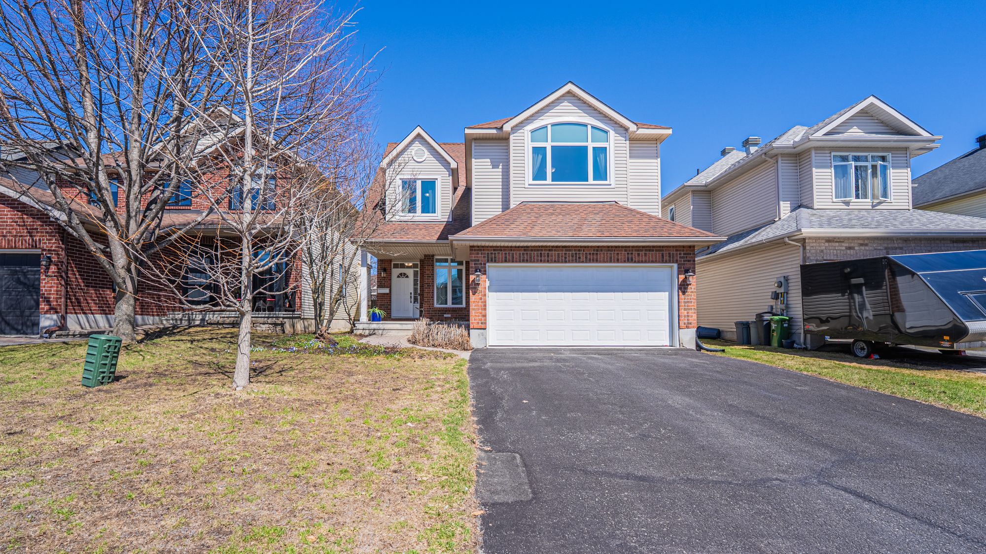 5 Thunderbird Crescent