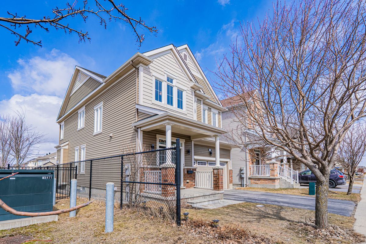 572 Dundonald Dr