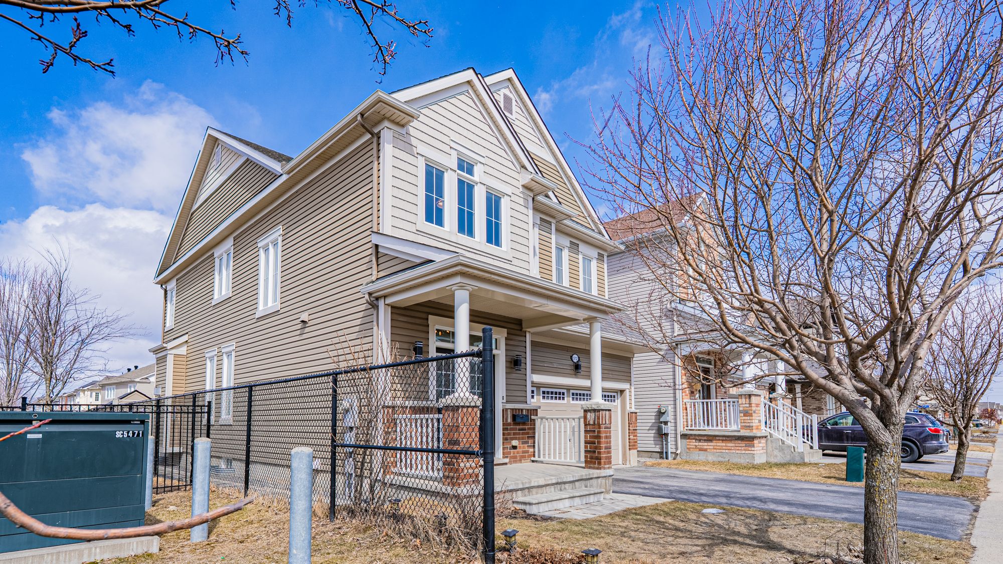 572 Dundonald Dr