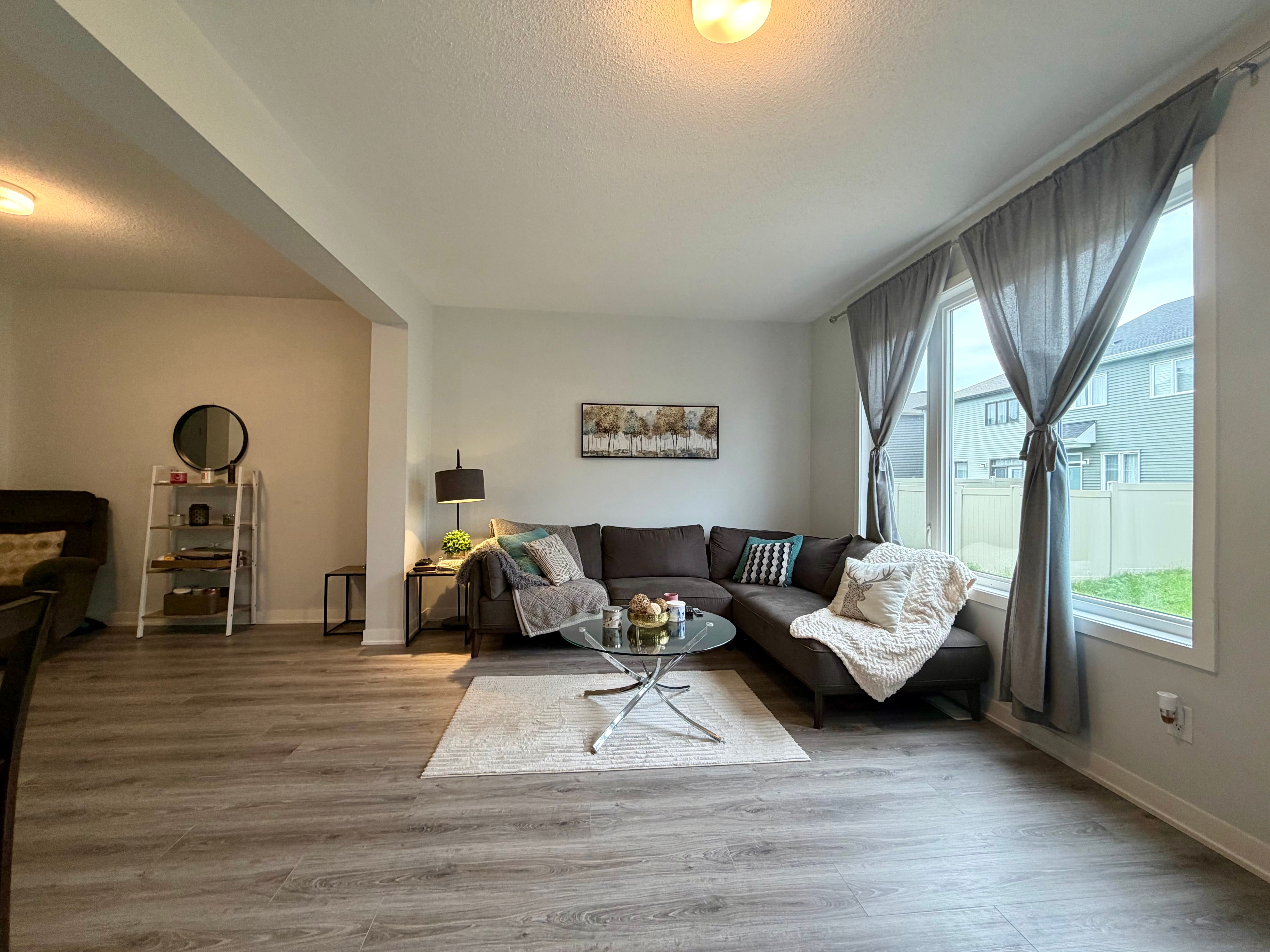 216 Billrian Crescent