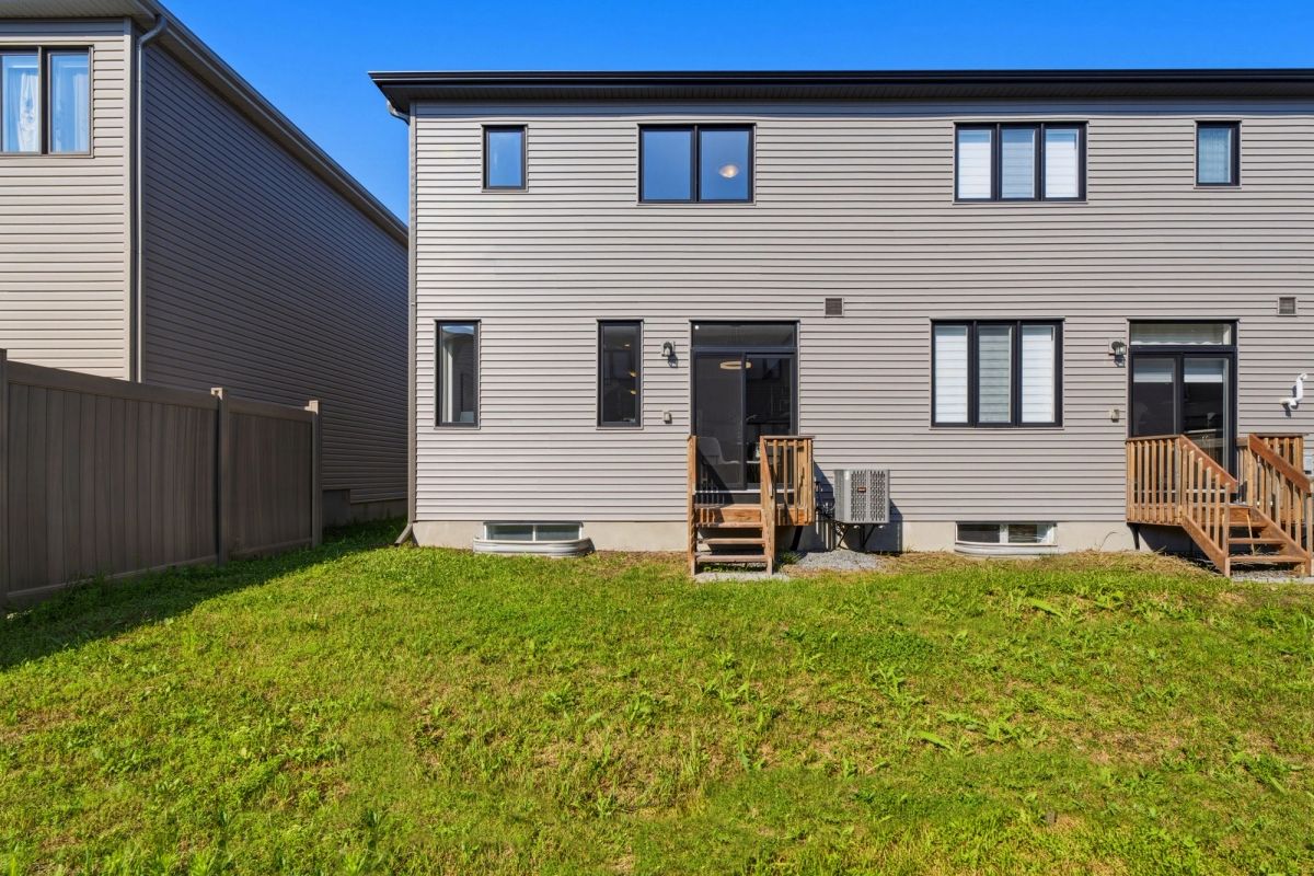 568 Lilith St