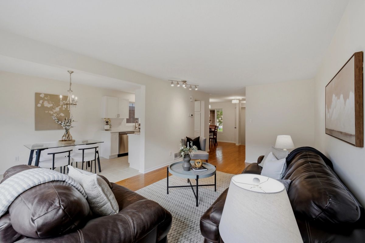 12 Angus Dr