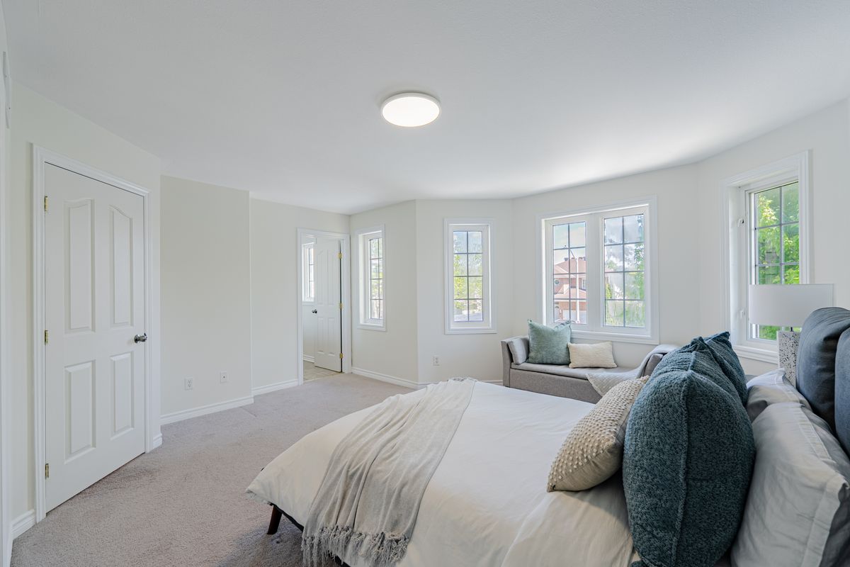 48 Woliston Crescent