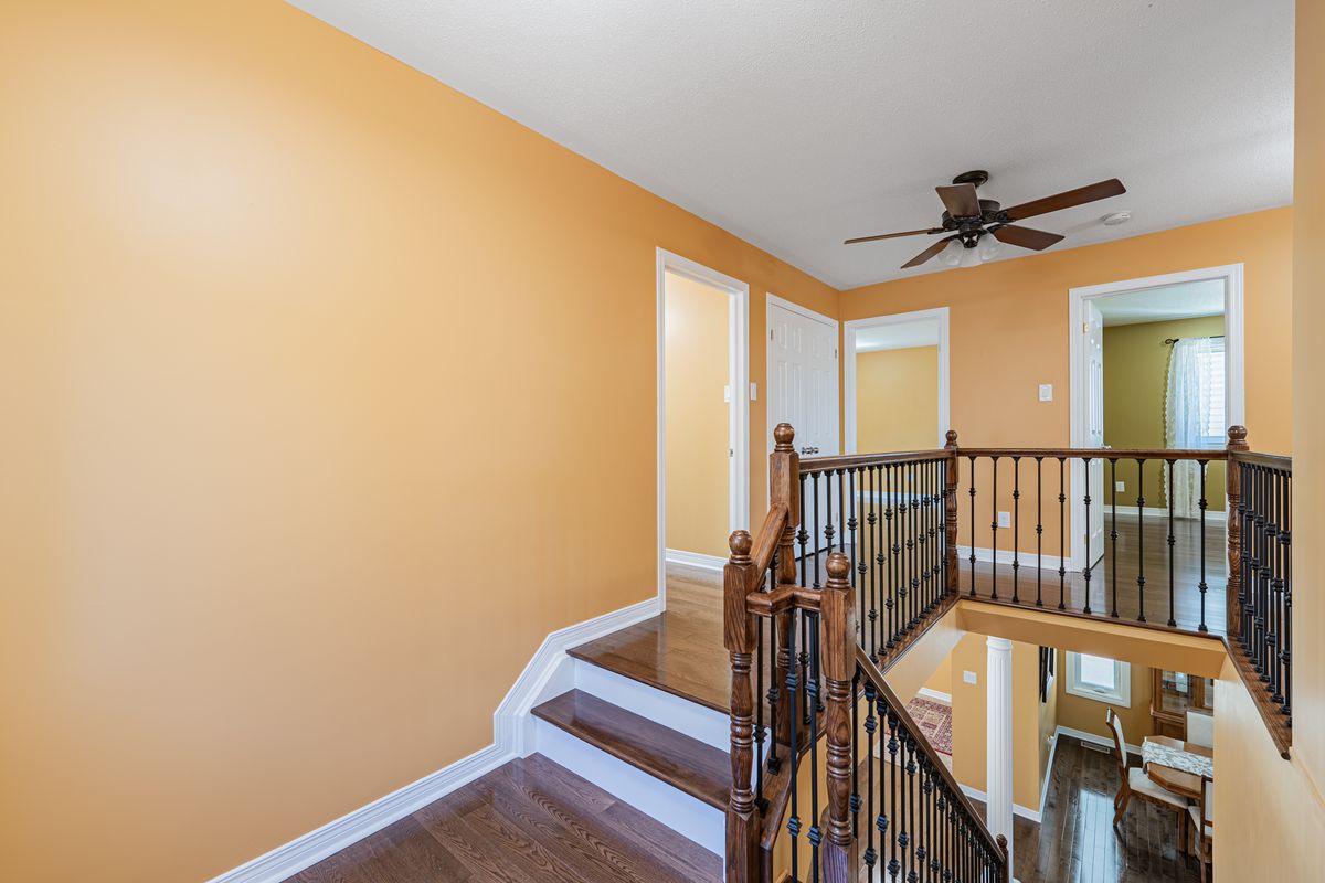 5 Thunderbird Crescent