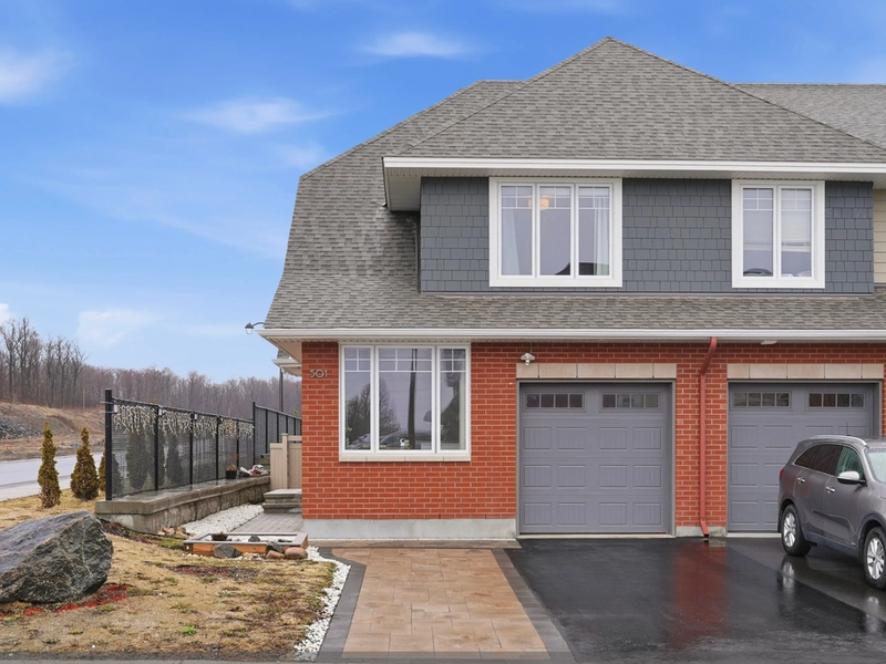 New Construction Townhomes in Kanata Lakes