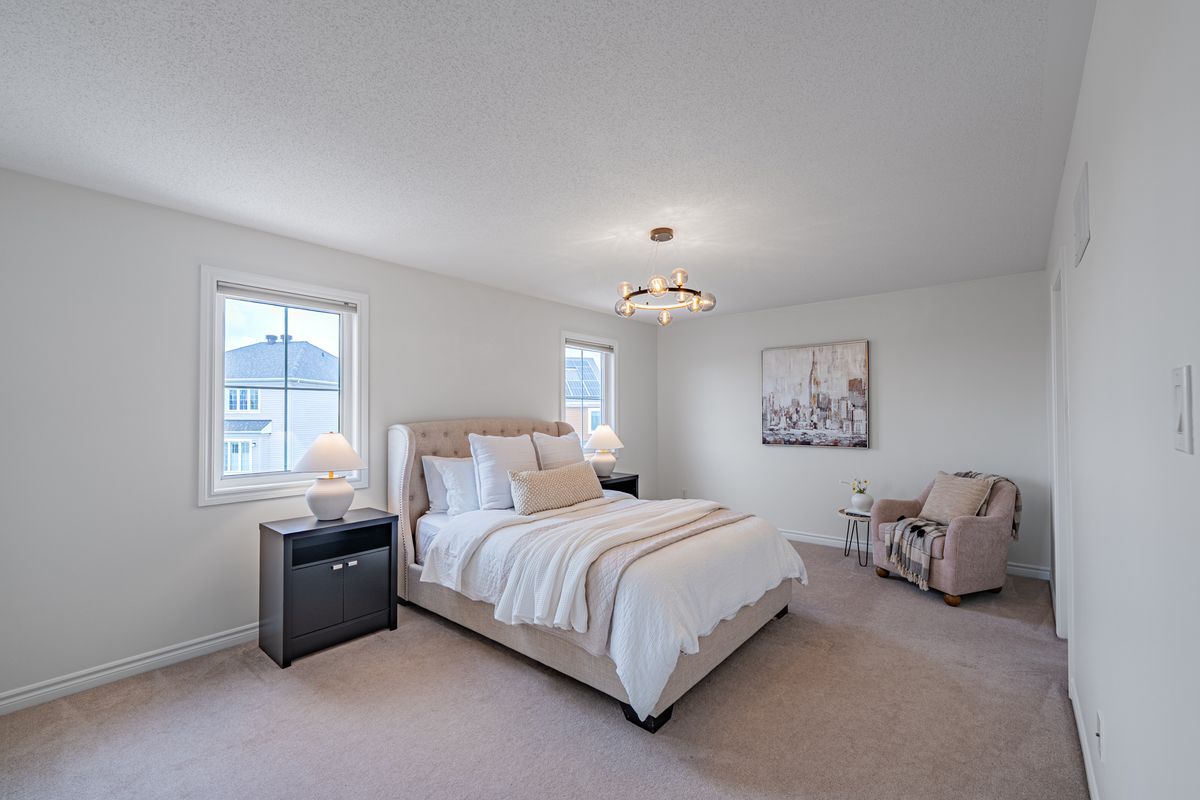572 Dundonald Dr
