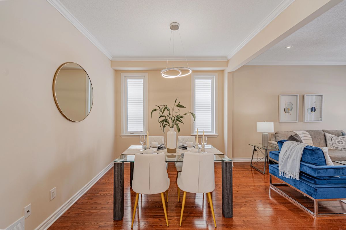 302 Laughlin Circle