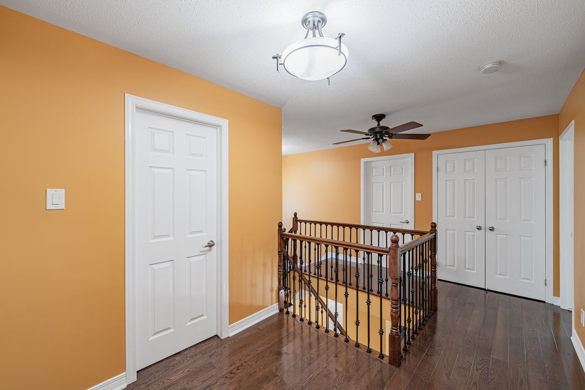 5 Thunderbird Crescent