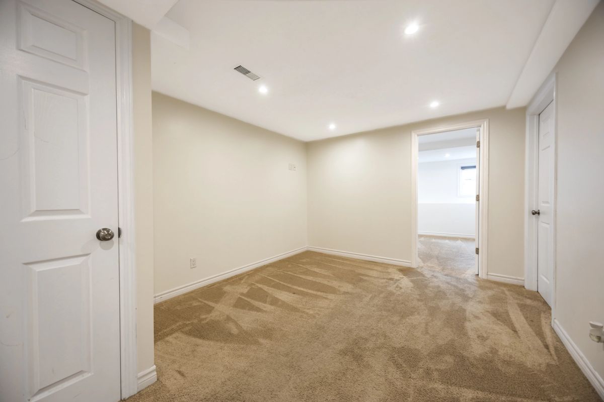 89 Gray Crescent
