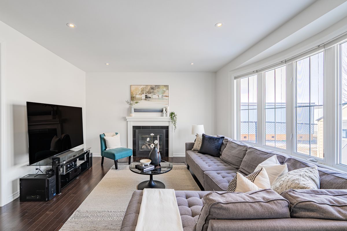 572 Dundonald Dr