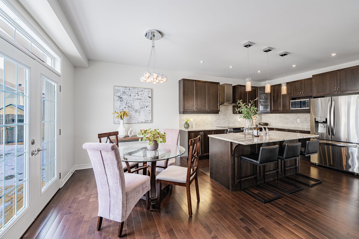 572 Dundonald Dr