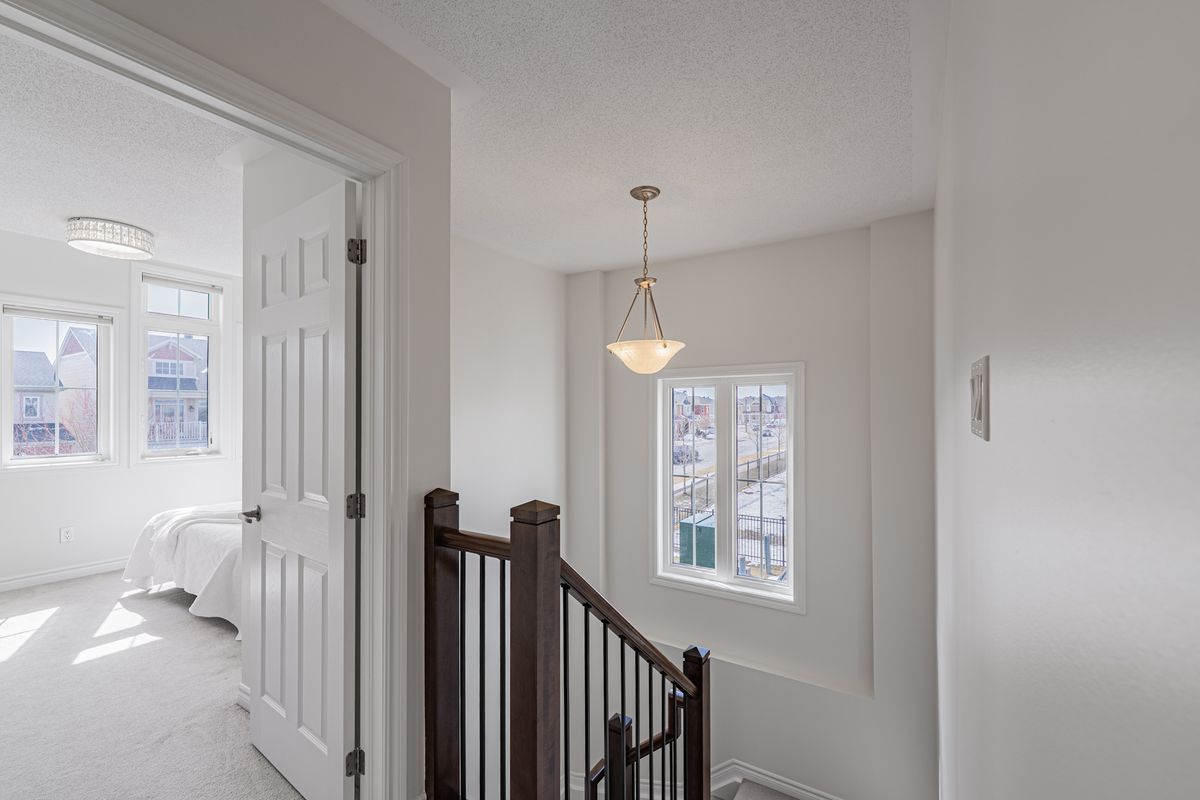 572 Dundonald Dr
