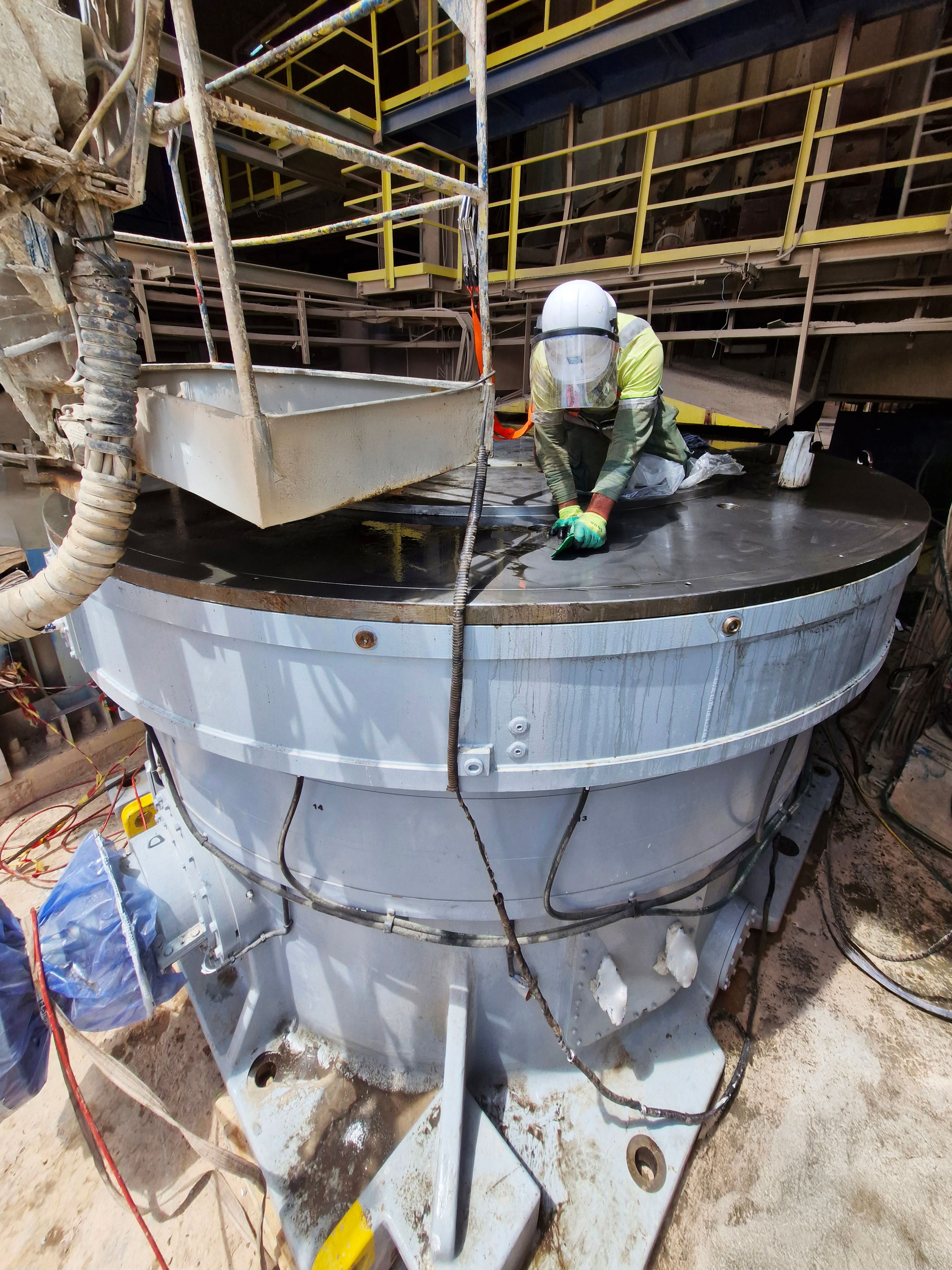 check gear unit's connection flange