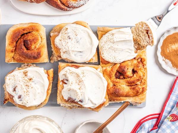Kanelboller uten melk og egg i form - Fri for
