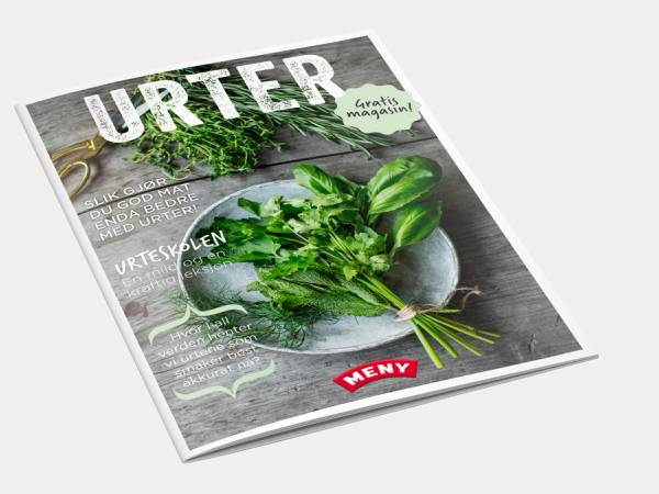 En magasinmockup med bilder av urter på forsiden, inkludert basilikum og andre grønne urter, på en hvit bakgrunn.