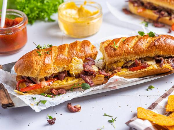 Philly cheese steak sandwich med biffsnadder