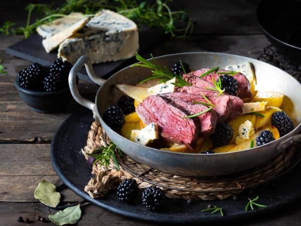 Ovnsbakt reinsdyrfilet med Selbu Blå og pære