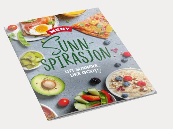 En kokebok med tittelen 'Sunnspirasjon 2021' med bilder av frukt, grønnsaker og en smoothie på forsiden.