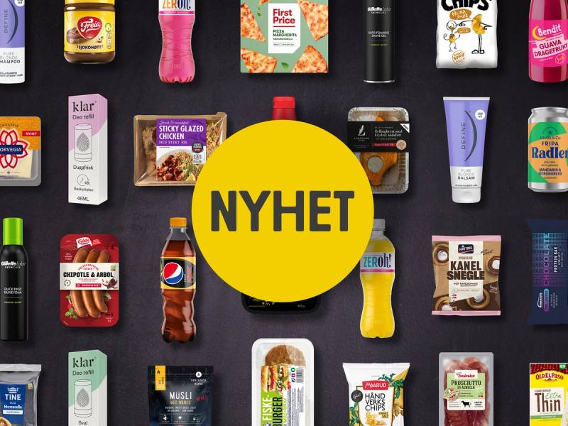 En samling av ulike matvarer og produkter med en stor gul sirkel med teksten 'NYHET' foran, uten brød.