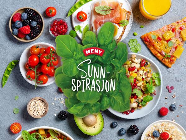 Sunnspirasjon-logo på et bilde med ulike frukt- og grønnsaksretter rundt, inkludert tomater, avokado, bær og en pizza.
