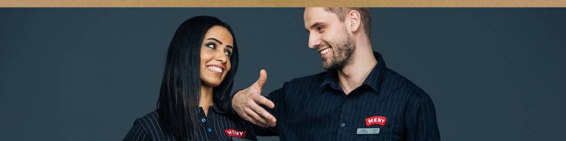 To personer i arbeidstøy snakker med hverandre, med fokus på inkludering og mangfold, uten å vise ansiktene tydelig.