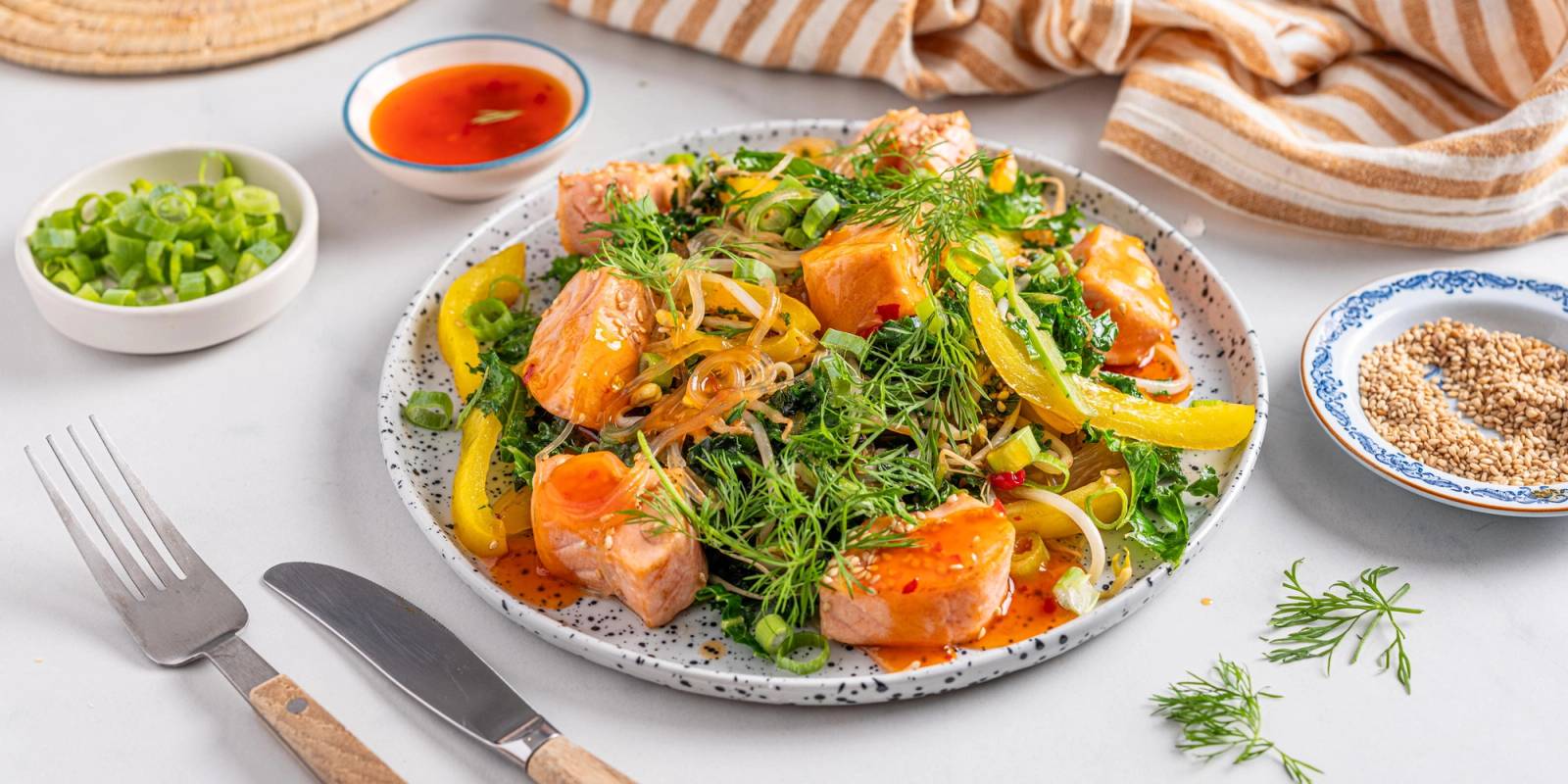 Wok med laks og glassnudler