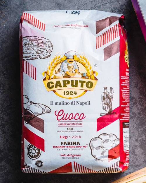 Pakkelappen for pizzamel fra Caputo med navn Lucco, produsert i Napoli, 1 kg.