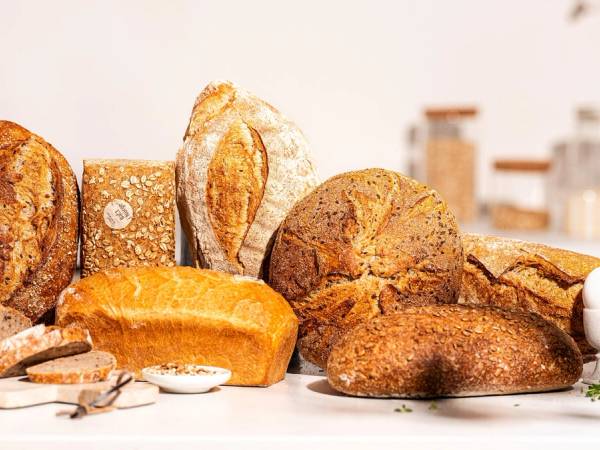 Samlebilde håndlagde brød