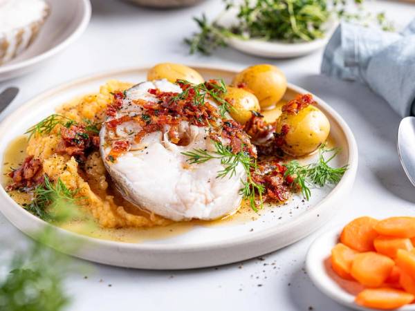 Skrei med rotmos og sprøstekt bacon