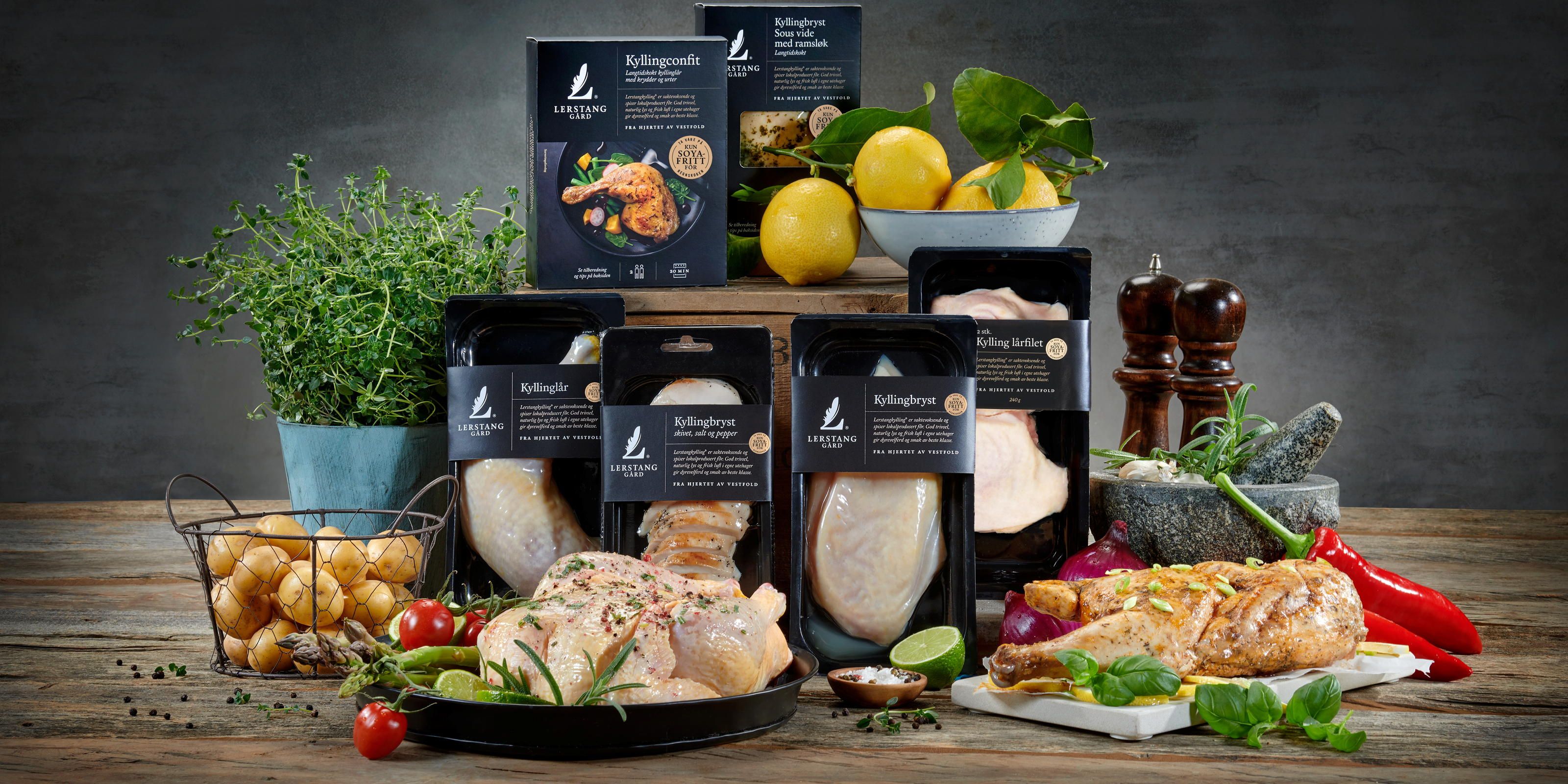 Lerstang kylling i pakning og på fjøl med urter og grønnsaker