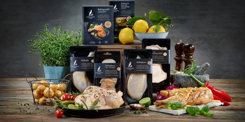 Lerstang kylling i pakning og på fjøl med urter og grønnsaker