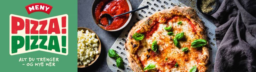 En pizza med ost og grønne urter på en tallerken, omgitt av små skåler med saus og tilbehør.