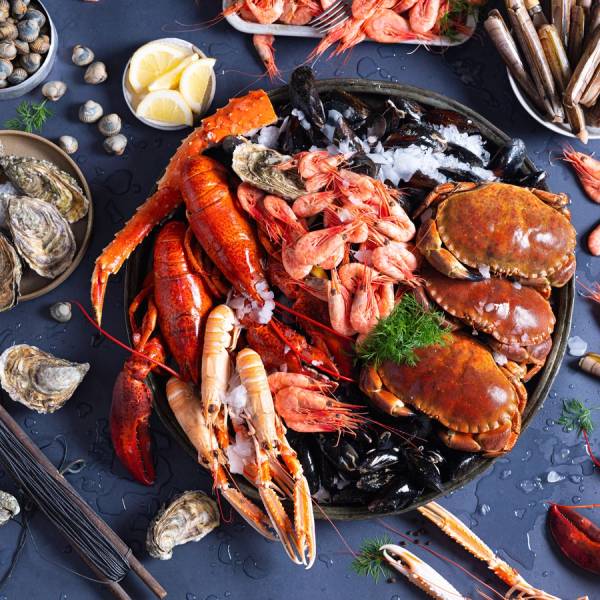 Skalldyrfat med hummer, sjøkreps, reker og krabber