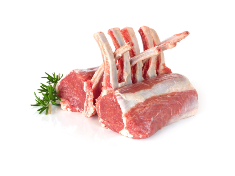 Lammekjøtt med ben, pyntet med en liten kvist med grønn urter.