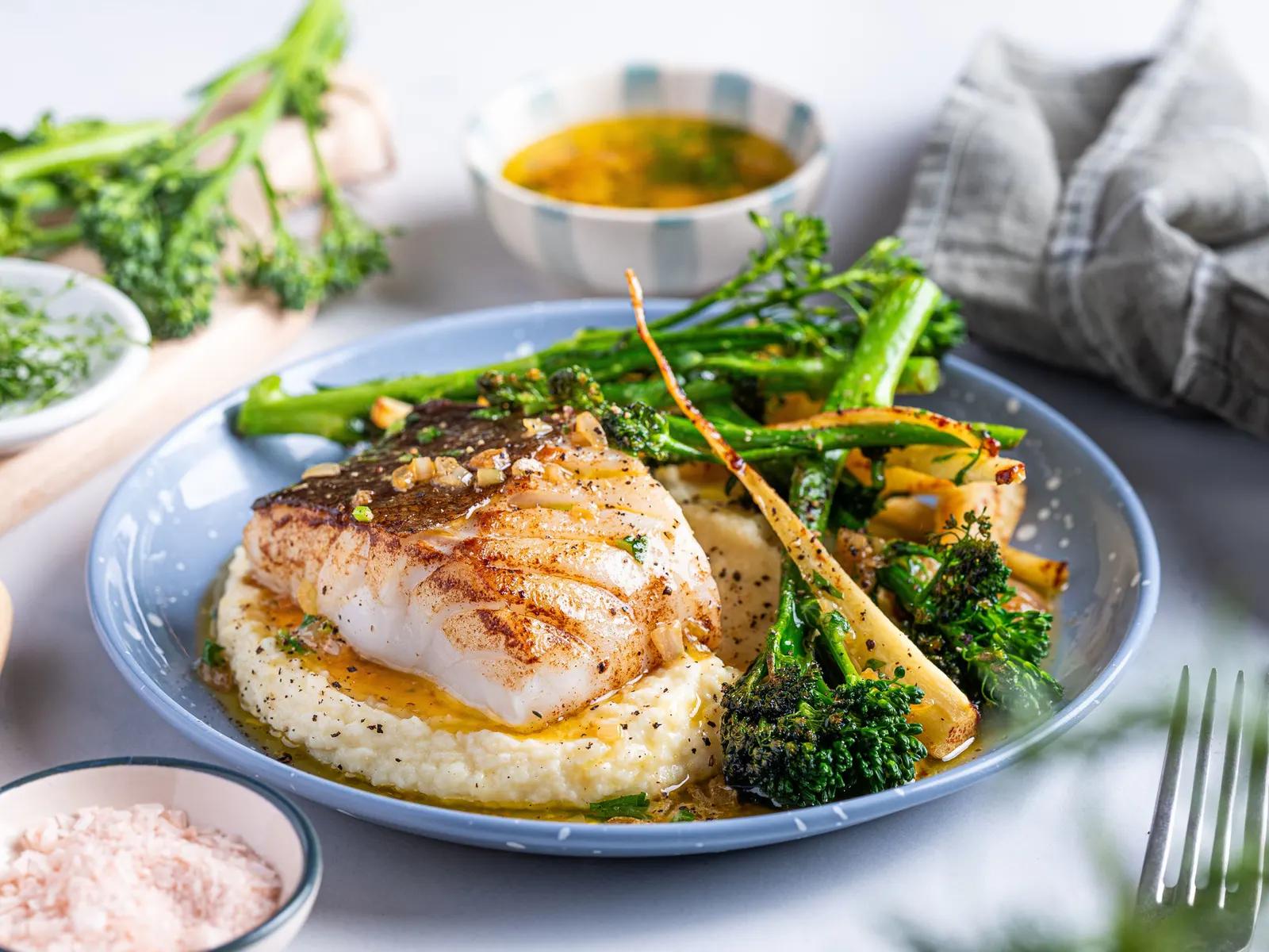 Stekt skrei med pastinakkpure, brokkolini og soyasmør