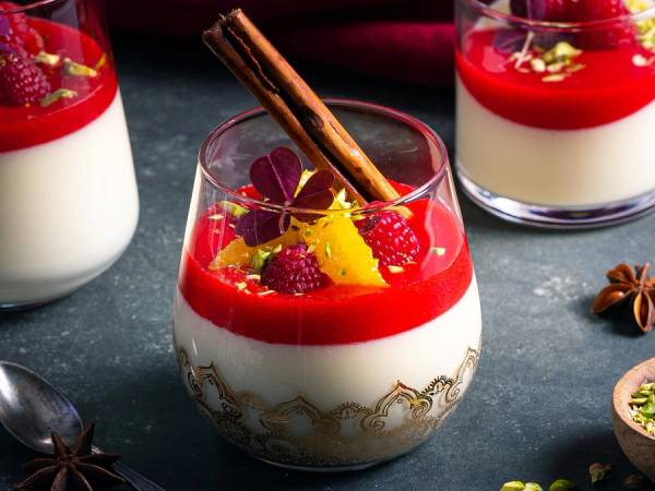Panna cotta med bringebærsaus