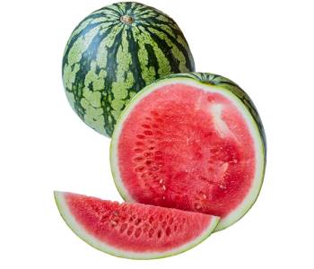 En hel vannmelon og en skåret vannmelon med rosa kjøtt og grønne skinn, samt en vannmelonskive foran.