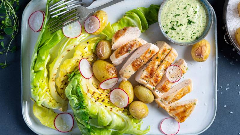 kyllingbryst med salatbakte nypoteter