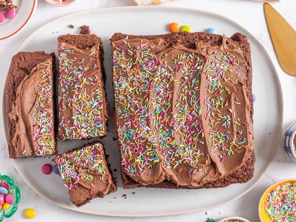 Sjokoladekake i langpanne med sjokoladekrem