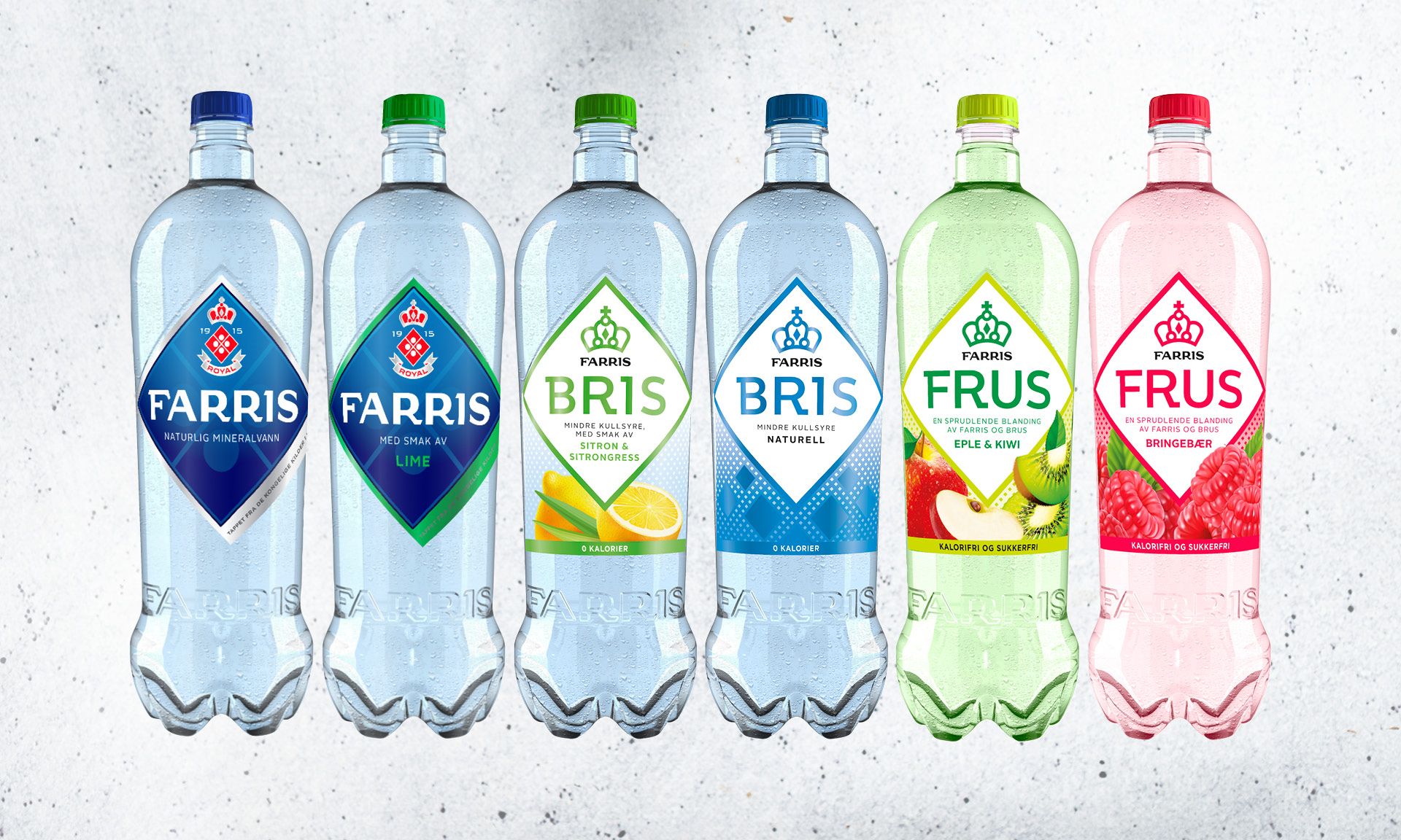 Flere ulike typer Farris, Bris og Frus vannflasker med forskjellige etiketter og farger, satt opp i en rekke.