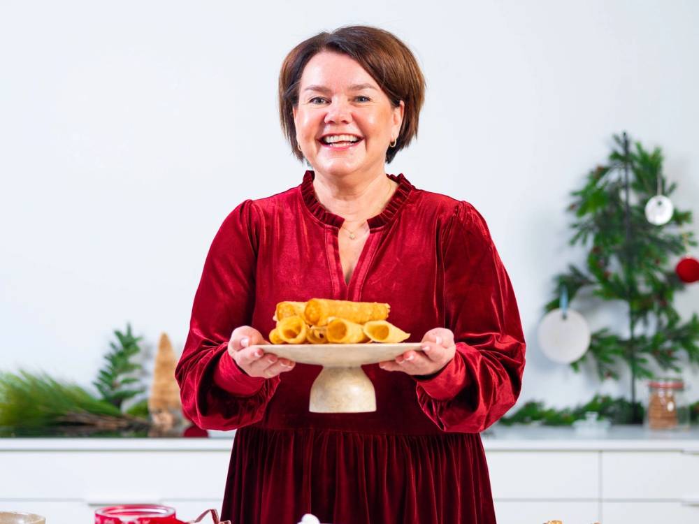 MENYs Fri for-spesialist viser frem hjemmelagde, allergivennlige krumkaker.