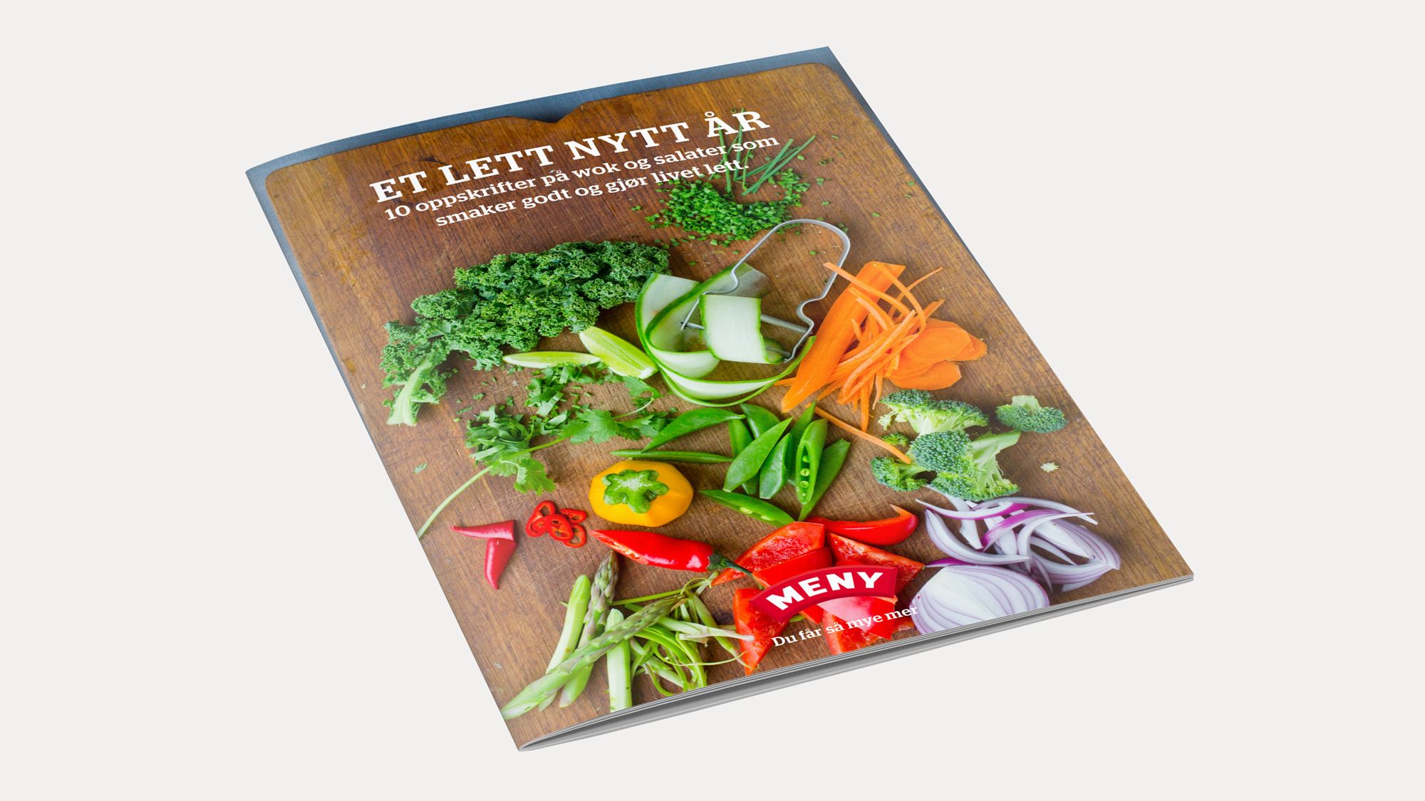 En magasinforside med bilder av grønnsaker og en kopp, med tittelen 'Et lett nytt år 2014'.
