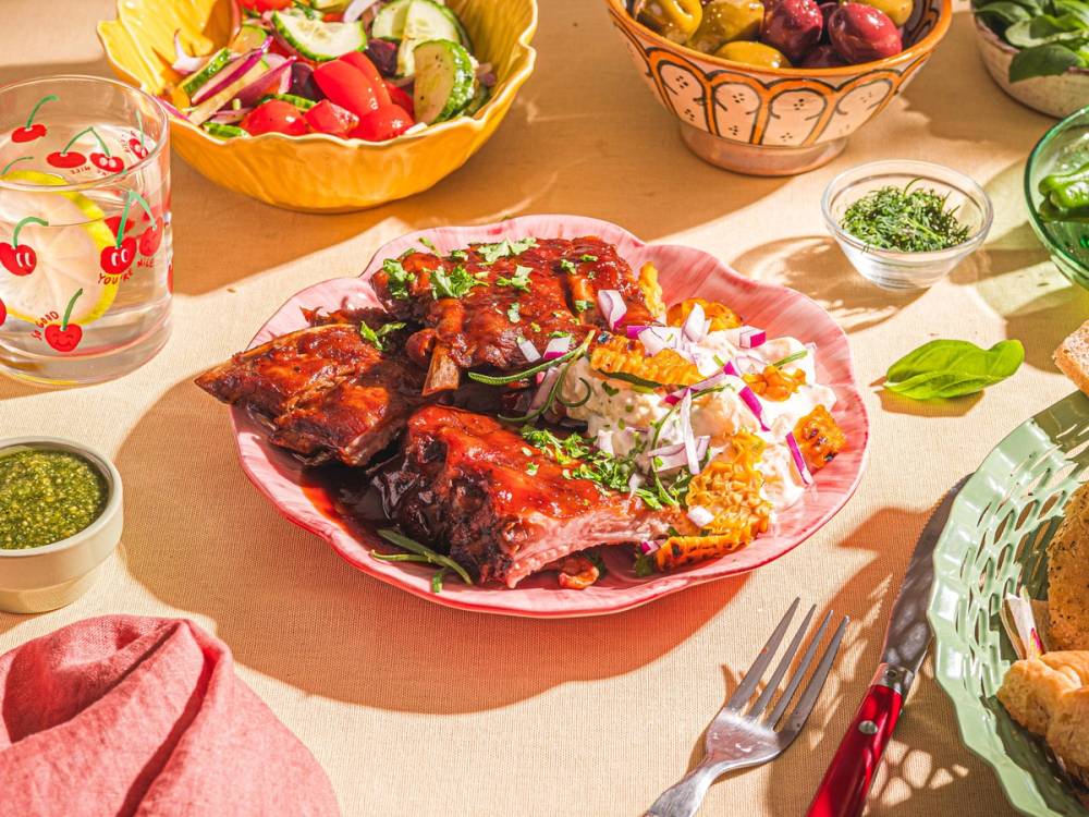 Spareribs med potetsalat og mais