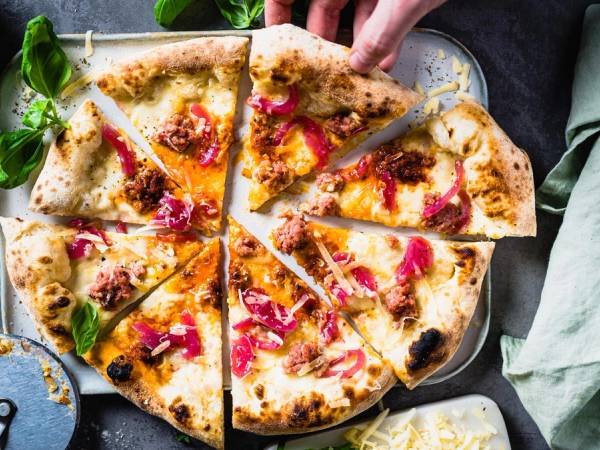 Hvit pizza med nduja og salciccia